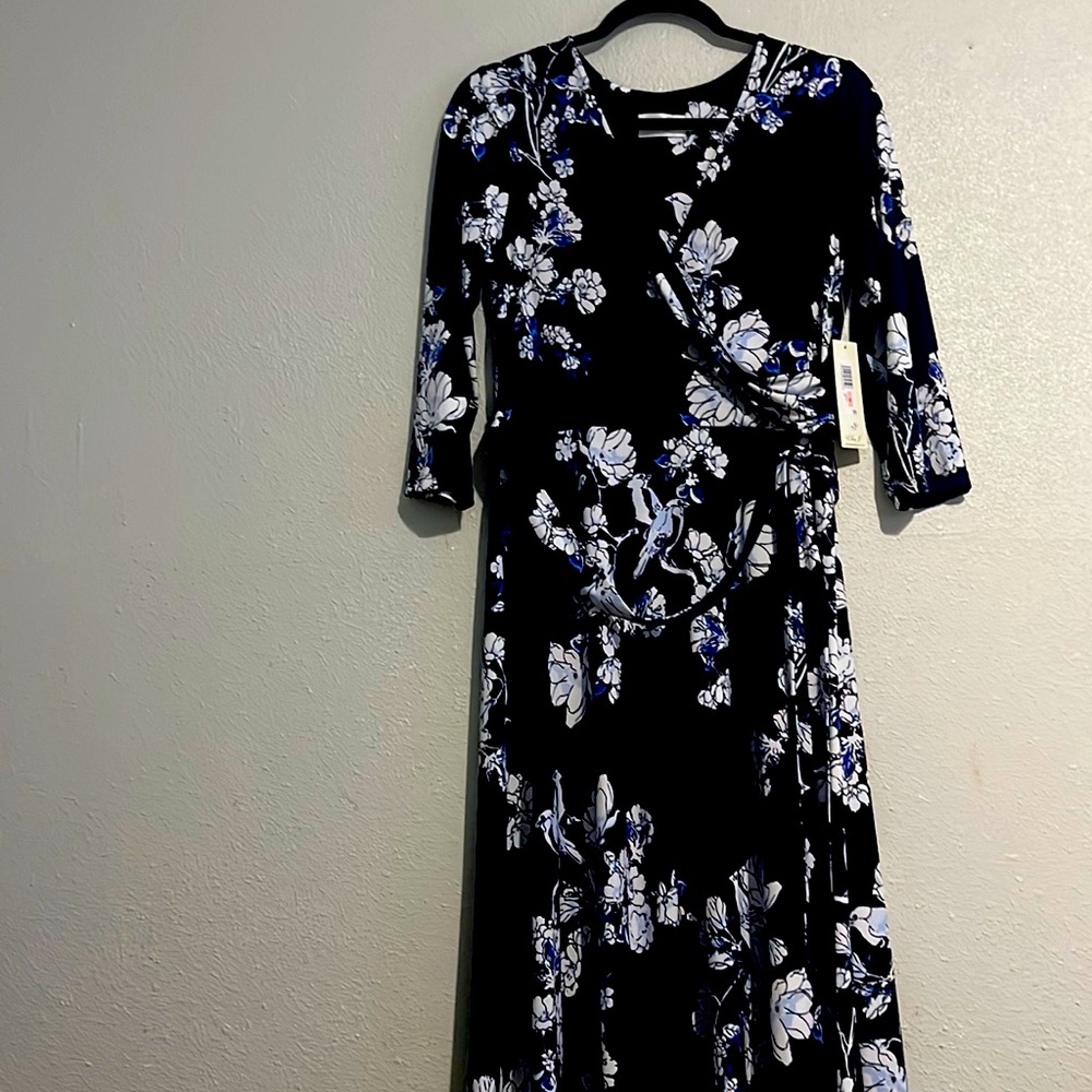 Sleek Eliza J navy dress.